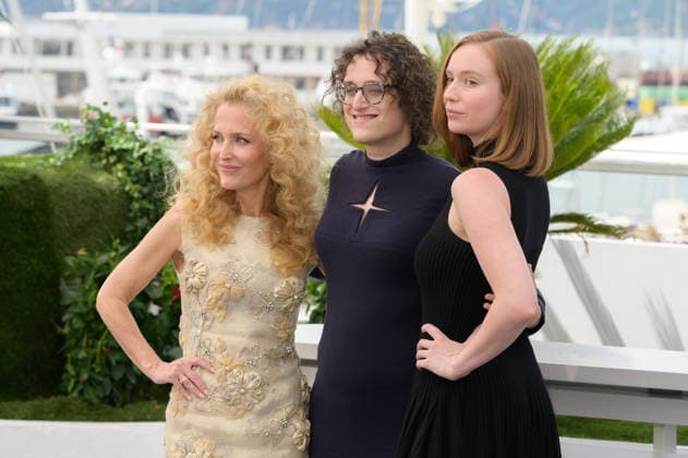Teenage Sex and Death at Camp Miasma Photocall at 79th Festival de Cannes - Cannes, France CANNES, FRANCE. May 13, 2026: Gillian Anderson, Jane Schoenbrun & Hannah Einbinder at the photocall for Teenage Sex and Death at Camp Miasma at the 79th Festival de Cannes. Picture: Paul Smith Featureflash Cannes France  Copyright: xPaulxSmithx xFeatureflashx