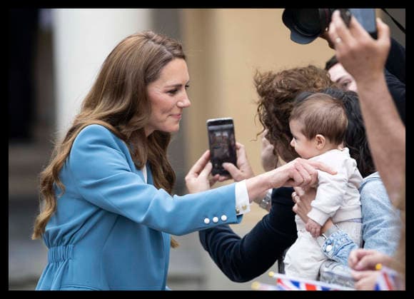 . 13 05 2026. Reggio Emilia, Italy. Kate Middleton. the Princess of Wales , on a walkabout outside the town hall in Reggio Emilia on day one of her visit to Italy.  xStephenxLockx xi-Imagesx IIM-26766-0033