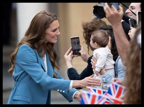 . 13 05 2026. Reggio Emilia, Italy. Kate Middleton. the Princess of Wales , on a walkabout outside the town hall in Reggio Emilia on day one of her visit to Italy.  xStephenxLockx xi-Imagesx IIM-26766-0034