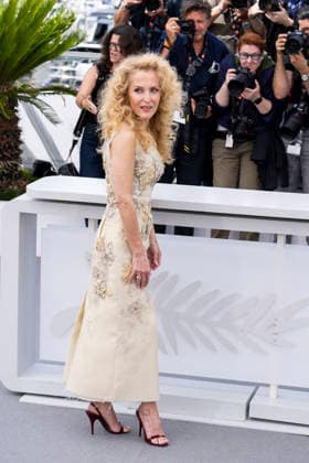 79th Cannes Film Festival Photocall of the movie -Teenage sex and death at camp Miasma Palais des Festivals - Cannes, France Gillian Anderson 79th Cannes Film Festival Photocall of the movie -Teenage sex and death at camp Miasma Palais des Festivals - Cannes, France 13th May 2026 SGPItalia id 134688_011 *Not Exclusive  Copyright: xALFONSOxCATALANO SGPITALIAx