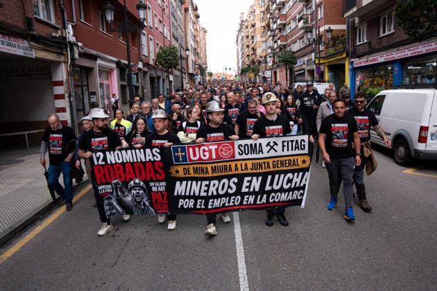 The miners of Mina Miura culminate their march on foot in Oviedo to demand the payment of their back wages Workers of the Mina Miura mine in Ibias on their arrival on foot in front of the General Assembly of the Principality of Asturias, on May 13, 2026, in Oviedo, Asturias Spain The workers, who completed their march after finishing a fifteen-day underground lock-up, demand effective solutions to the paralysis of the activity and the immediate payment of up to 13 outstanding wages owed by the company, who completed the march after a 15-day underground lockout, demand effective solutions to the paralysis of the activity and the immediate payment of up to 13 outstanding salaries owed by the company 13 MAY 2026 STRIKE MANIFESTATION LABOR DIS  Copyright: xJuanxVegax 7520111