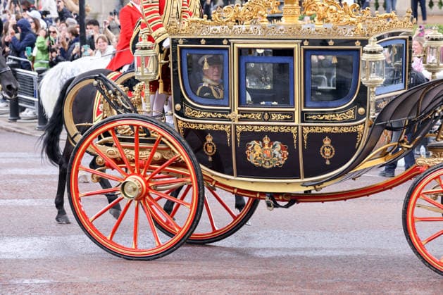 May 13, 2026, London, London, UK: London, UK. KING CHARLES III and QUEEN CAMILLA travel along the Mall as they arrive back at Buckingham Palace after the State Opening of Parliament and The Kings Speech at the House of Lords, in Westminster, London. The Kings Speech marks the formal start of the parliamentary year and sets out the government s agenda for the 2026-27 session. London UK  - ZUMAl94_ 20260513_zaf_l94_045 Copyright: xDinendraxHariax