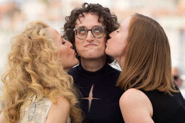 Gillian Anderson, Jane Schoenbrun and Hannah Einbinder at the Teenage Sex and Death at Camp Miasma photocall at the 79th annual Cannes Film Festival at Palais des Festivals on May 13, 2026 in Cannes, France Jacovides Moreau Bestimage Teenage Sex and Death at Camp Miasma photocall at the 79th annual Cannes Film Festival at Palais des Festivals on May 13, 2026 in Cannes, France Cannes France  Copyright: xJACOVIDES-MOREAUx xBESTIMAGExJACOVIDES-MOREAUx xBESTIMAGEx