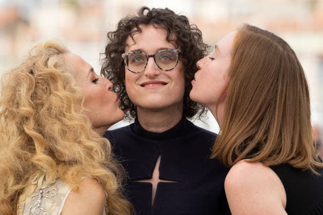 Gillian Anderson, Jane Schoenbrun and Hannah Einbinder at the Teenage Sex and Death at Camp Miasma photocall at the 79th annual Cannes Film Festival at Palais des Festivals on May 13, 2026 in Cannes, France Jacovides Moreau Bestimage Teenage Sex and Death at Camp Miasma photocall at the 79th annual Cannes Film Festival at Palais des Festivals on May 13, 2026 in Cannes, France Cannes France  Copyright: xJACOVIDES-MOREAUx xBESTIMAGExJACOVIDES-MOREAUx xBESTIMAGEx