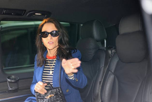 Julia Louis Dreyfus arrives at Nice airport during the 79th Cannes International Film Festival on May 13th, 2026 France Laetitia Notarianni Bestimage Celebrity arrivals at Nice airport during the 79th Cannes International Film Festival on May 13th, 2026 Nice France  Copyright: xLaetitiaxNotarianni BestimagexLaetitiaxNotarianni Bestimagex