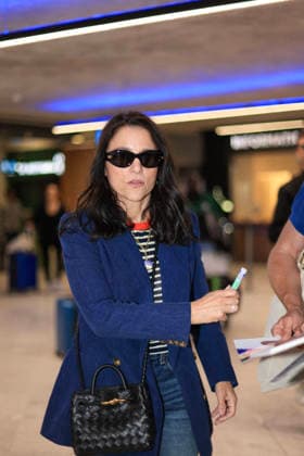Julia Louis Dreyfus arrives at Nice airport during the 79th Cannes International Film Festival on May 13th, 2026 France Laetitia Notarianni Bestimage Celebrity arrivals at Nice airport during the 79th Cannes International Film Festival on May 13th, 2026 Nice France  Copyright: xLaetitiaxNotarianni BestimagexLaetitiaxNotarianni Bestimagex