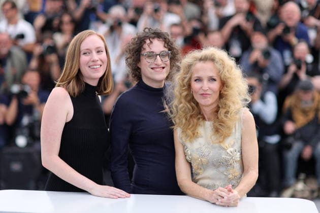 Gillian Anderson, Jane Schoenbrun and Hannah Einbinder at the Teenage Sex and Death at Camp Miasma photocall at the 79th annual Cannes Film Festival at Palais des Festivals on May 13, 2026 in Cannes, France Jacovides Moreau Bestimage Teenage Sex and Death at Camp Miasma photocall at the 79th annual Cannes Film Festival at Palais des Festivals on May 13, 2026 in Cannes, France Cannes France  Copyright: xJACOVIDES-MOREAUx xBESTIMAGExJACOVIDES-MOREAUx xBESTIMAGEx