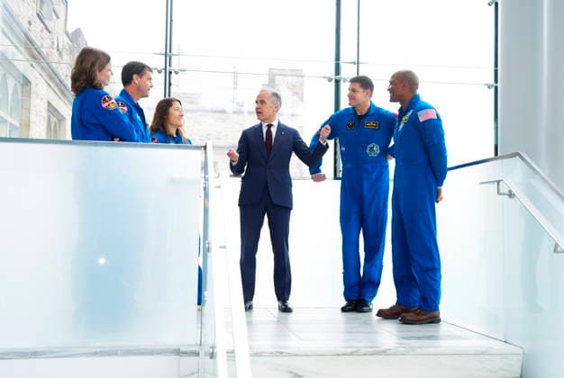 May 13, 2026, Ottawa, On, Canada: Prime Minister Mark Carney, centre, joins astronauts of the Artemis II mission, Artemis Capsule Communicator Jenni Gibbons, left to right, Commander Reid Wiseman, Mission Specialist Christina Koch, Mission Specialist Jeremy Hansen, and Pilot Victor Glover, as they arrive to visit with students at the Museum of Nature in Ottawa on Wednesday, May 13, 2026. Ottawa Canada - ZUMAc35_ 20260513_zaf_c35_032 Copyright: xSeanxKilpatrickx