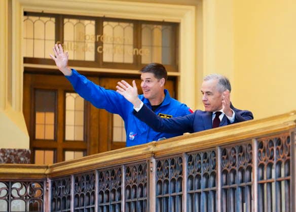 May 13, 2026, Ottawa, On, Canada: Prime Minister Mark Carney and astronaut of the Artemis II mission Mission Specialist Jeremy Hansen wave as they arrive to visit with students at the Museum of Nature in Ottawa on Wednesday, May 13, 2026. Ottawa Canada  - ZUMAc35_ 20260513_zaf_c35_031 Copyright: xSeanxKilpatrickx