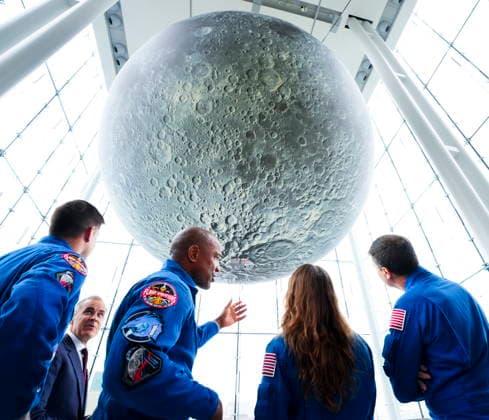 May 13, 2026, Ottawa, On, Canada: Prime Minister Mark Carney, second from left, joins astronauts of the Artemis II mission, Mission Specialist Jeremy Hansen, left to right, Pilot Victor Glover, Mission Specialist Christina Koch and Commander Reid Wiseman, as they arrive to visit with students at the Museum of Nature in Ottawa on Wednesday, May 13, 2026. Ottawa Canada - ZUMAc35_ 20260513_zaf_c35_040 Copyright: xSeanxKilpatrickx