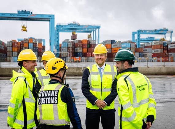 King visit the port of Rotterdam. Rotterdam, the Netherlands. 13 May 2026 King Willem-Alexander during a visit to the port of Rotterdam. The visit is all about subversion and resilience against drug crime and military threats. Rotterdam The Netherlands  Copyright: xDPPA POOL RDWx