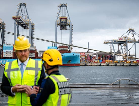 King visit the port of Rotterdam. Rotterdam, the Netherlands. 13 May 2026 King Willem-Alexander and Minister David van Weel (Justice and Security) during a visit to the port of Rotterdam. The visit is all about subversion and resilience against drug crime and military threats. Rotterdam The Netherlands  Copyright: xDPPA POOL RDWx