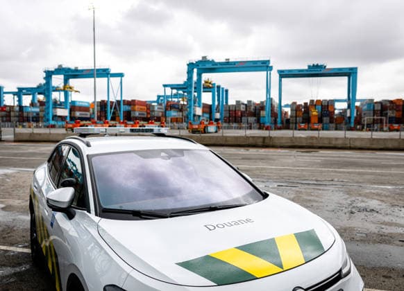 King visit the port of Rotterdam. Rotterdam, the Netherlands. 13 May 2026 A customs car during a visit by King Willem-Alexander and David van Weel, Minister of Justice and Security, at the port of Rotterdam. The visit is all about subversion and resilience against drug crime and military threats. Rotterdam The Netherlands  Copyright: xDPPA POOL RDWx