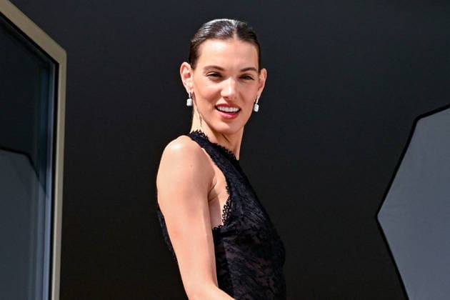 Canadian composer performer Charlotte Cardin in a photo shoot on a balcony at the Martinez hotel during the 79th International Film Festival in Cannes, France, on May 13, 2026 Gedeon Taieb Bestimage Canadian composer performer Charlotte Cardin in a photo shoot on a balcony at the Martinez hotel during the 79th International Film Festival in Cannes, France, on May 13, 2026 Cannes France  Copyright: xGedeonxTaiebx xBestimagexGedeonxTaiebx xBestimagex