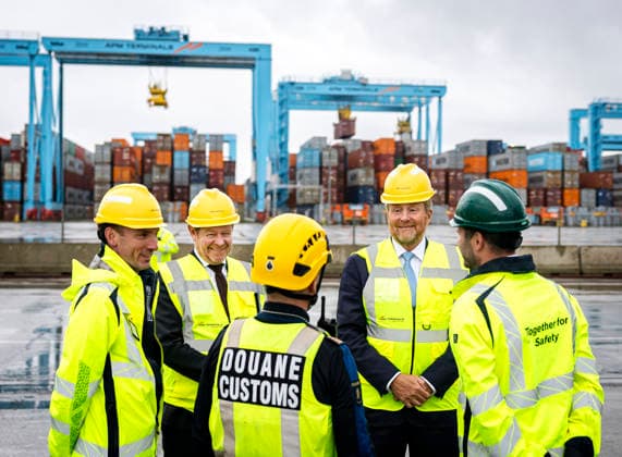 13-05-2026 Rotterdam King Willem-Alexander visited, in the context of undermining and resilience, the customs office on the Maasvlakte and APM Terminals at the Port of Rotterdam. Â  Copyright: xPPEx