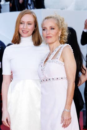 Hannah Einbinder, Gillian Anderson Montée des marches du film La vie dune femme lors du 79ème Festival International du Film de Cannes, le 13 mai 2026 Jacovides Moreau Bestimage Red carpet for A womans life at the 79th Cannes International Film Festival on May 13, 2026 Cannes France  Copyright: xJACOVIDES-MOREAUx xBESTIMAGExJACOVIDES-MOREAUx xBESTIMAGEx