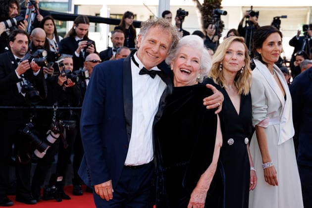 Charles Berling, Marie Christine Barrault, Léa Drucker, Charline Bourgeois Tacquet Montée des marches du film La vie dune femme lors du 79ème Festival International du Film de Cannes, le 13 mai 2026 Jacovides Moreau Bestimage Red carpet for A womans life at the 79th Cannes International Film Festival on May 13, 2026 Cannes France  Copyright: xJACOVIDES-MOREAUx xBESTIMAGExJACOVIDES-MOREAUx xBESTIMAGEx