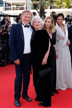 Charles Berling, Marie Christine Barrault, Léa Drucker, Charline Bourgeois Tacquet Montée des marches du film La vie dune femme lors du 79ème Festival International du Film de Cannes, le 13 mai 2026 Jacovides Moreau Bestimage Red carpet for A womans life at the 79th Cannes International Film Festival on May 13, 2026 Cannes France  Copyright: xJACOVIDES-MOREAUx xBESTIMAGExJACOVIDES-MOREAUx xBESTIMAGEx
