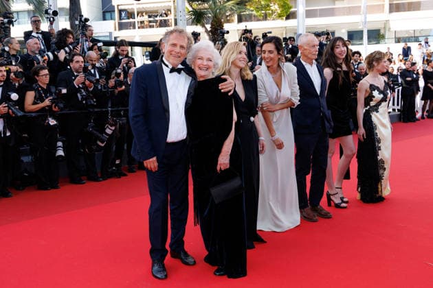 Charles Berling, Marie Christine Barrault, Léa Drucker, Charline Bourgeois Tacquet, Erri De Luca, Suzanne de Baecque, Mélanie Thierry Bijoux Tasaki Montée des marches du film La vie dune femme lors du 79ème Festival International du Film de Cannes, le 13 mai 2026 Jacovides Moreau Bestimage Red carpet for A womans life at the 79th Cannes International Film Festival on May 13, 2026 Cannes France  Copyright: xJACOVIDES-MOREAUx xBESTIMAGExJACOVIDES-MOREAUx xBESTIMAGEx