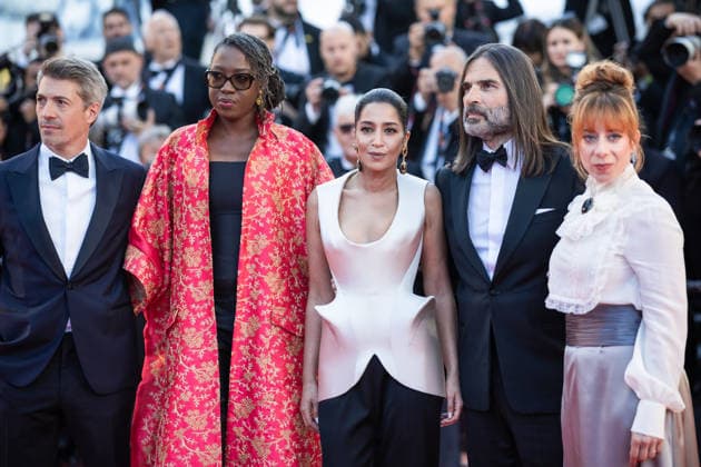Thomas Cailley, Angele Diabang, Leïla Bekhti, Khaled Mouzanar, Laura Samani Montée des marches du film La vie dune femme lors du 79ème Festival International du Film de Cannes, le 13 mai 2026 Jacovides Moreau Bestimage Red carpet for A womans life at the 79th Cannes International Film Festival on May 13, 2026 Cannes France  Copyright: xJACOVIDES-MOREAUx xBESTIMAGExJACOVIDES-MOREAUx xBESTIMAGEx