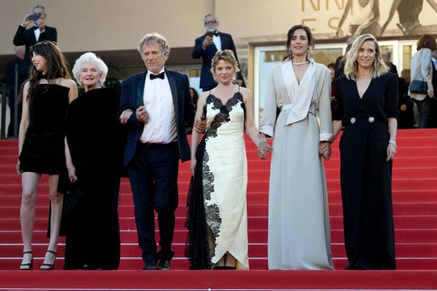Suzanne de Baecque, Marie Christine Barrault, Charles Berling, Mélanie Thierry Bijoux Tasaki , Charline Bourgeois Tacquet, Léa Drucker Descente des marches du film La vie dune femme lors du 79ème Festival International du Film de Cannes, le 13 mai 2026 Olivier Borde Bestimage People leaving the red carpet for A womans life at the 79th Cannes International Film Festival on May 13, 2026 Cannes France  Copyright: xOLIVIERxBORDEx xBESTIMAGExOLIVIERxBORDEx xBESTIMAGEx