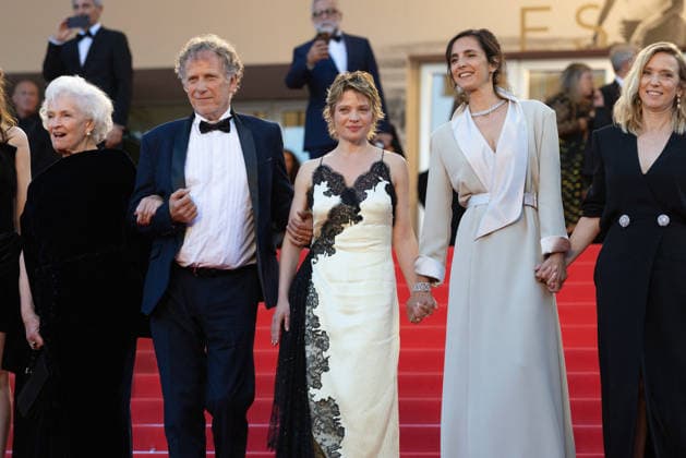 Marie Christine Barrault, Charles Berling, Mélanie Thierry Bijoux Tasaki , Charline Bourgeois Tacquet, Léa Drucker Descente des marches du film La vie dune femme lors du 79ème Festival International du Film de Cannes, le 13 mai 2026 Olivier Borde Bestimage People leaving the red carpet for A womans life at the 79th Cannes International Film Festival on May 13, 2026 Cannes France  Copyright: xOLIVIERxBORDEx xBESTIMAGExOLIVIERxBORDEx xBESTIMAGEx