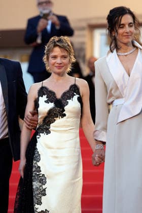 Mélanie Thierry Bijoux Tasaki , Charline Bourgeois Tacquet Descente des marches du film La vie dune femme lors du 79ème Festival International du Film de Cannes, le 13 mai 2026 Olivier Borde Bestimage People leaving the red carpet for A womans life at the 79th Cannes International Film Festival on May 13, 2026 Cannes France  Copyright: xOLIVIERxBORDEx xBESTIMAGExOLIVIERxBORDEx xBESTIMAGEx