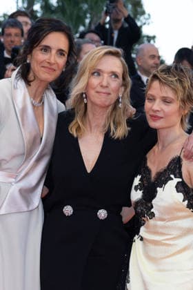 Charline Bourgeois Tacquet, Léa Drucker, Mélanie Thierry Bijoux Tasaki Descente des marches du film La vie dune femme lors du 79ème Festival International du Film de Cannes, le 13 mai 2026 Olivier Borde Bestimage People leaving the red carpet for A womans life at the 79th Cannes International Film Festival on May 13, 2026 Cannes France  Copyright: xOLIVIERxBORDEx xBESTIMAGExOLIVIERxBORDEx xBESTIMAGEx