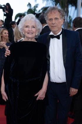 Charles Berling, Marie Christine Barrault Descente des marches du film La vie dune femme lors du 79ème Festival International du Film de Cannes, le 13 mai 2026 Olivier Borde Bestimage People leaving the red carpet for A womans life at the 79th Cannes International Film Festival on May 13, 2026 Cannes France  Copyright: xOLIVIERxBORDEx xBESTIMAGExOLIVIERxBORDEx xBESTIMAGEx