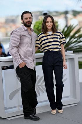Cannes La Venus Electrique Photocall. FC Cast members Hannah Einbinder, Gillian Anderson, Gilles Lellouche, Gustave Kervern and Madeleine Baudot attending the La Venus Electrique photocall during the 79th Cannes Film Festival in Cannes, France on May 13, 2026. Photo by Franck Castel ABACAPRESS.COM Cannes  Copyright: xCastelxFranck ABACAx