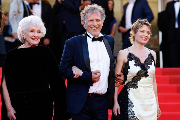 Marie Christine Barrault, Charles Berling, Mélanie Thierry Bijoux Tasaki Descente des marches du film La vie dune femme lors du 79ème Festival International du Film de Cannes, le 13 mai 2026 Jacovides Moreau Bestimage People leaving the redcarpet for A womans life at the 79th Cannes International Film Festival on May 13, 2026  Copyright: xJACOVIDES-MOREAUx xBESTIMAGExJACOVIDES-MOREAUx xBESTIMAGEx
