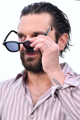 79th Cannes International Film Festival Photocall du film La Vénus Electrique 79th Cannes International Film Festival LA VENUS ELECTRIQUE photocall Pio Marmaï poses during La Vénus Electrique The Electric Kiss photocall at the 79th annual Cannes Film Festival at Palais des Festivals Thomas Bohlen Starface 2026 05 12 455951 2026 05 13 Cannes France  Copyright: xThomasxBohlenx STAR_455951_039