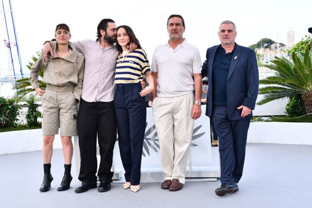 79th Cannes International Film Festival Photocall du film La Vénus Electrique 79th Cannes International Film Festival LA VENUS ELECTRIQUE photocall Gustave de Kervern, Madeleine Baudot, Vimala Pons, Pierre Salvadori, Pio Marmaï, Anaïs Demoustier and Gilles Lellouche pose during La Vénus Electrique The Electric Kiss photocall at the 79th annual Cannes Film Festival at Palais des Festivals Thomas Bohlen Starface 2026 05 12 455951 2026 05 13 Cannes France  Copyright: xThomasxBohlenx STAR_455951_061