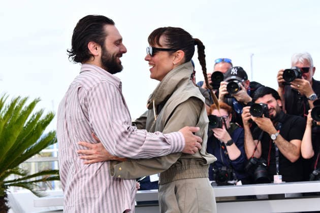 79th Cannes International Film Festival Photocall du film La Vénus Electrique 79th Cannes International Film Festival LA VENUS ELECTRIQUE photocall Gustave de Kervern, Madeleine Baudot, Vimala Pons, Pierre Salvadori, Pio Marmaï, Anaïs Demoustier and Gilles Lellouche pose during La Vénus Electrique The Electric Kiss photocall at the 79th annual Cannes Film Festival at Palais des Festivals Thomas Bohlen Starface 2026 05 12 455951 2026 05 13 Cannes France  Copyright: xThomasxBohlenx STAR_455951_029