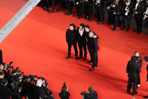 Eric Toledano et son fils, guest Montée des marches du film Labandon lors du 79ème Festival International du Film de Cannes, le 13 mai 2026 Camilla Canalini Bestimage Red carpet for Forsaken at the 79th Cannes International Film Festival on May 13, 2026 Cannes France  Copyright: xCamillaxCanalinix xBestimagexCamillaxCanalinix xBestimagex