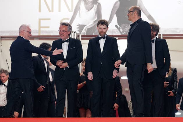 Thierry Frémaux, François Kraus, Antoine Reinartz, Vincent Garenq Descente des marches du film Labandon lors du 79ème Festival International du Film de Cannes, le 13 mai 2026 Olivier Borde Bestimage People leaving the red carpet for Forsaken at the 79th Cannes International Film Festival on May 13, 2026 Cannes France  Copyright: xOLIVIERxBORDEx xBESTIMAGExOLIVIERxBORDEx xBESTIMAGEx
