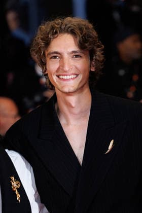 Vassili Schneider Montée des marches du film Labandon lors du 79ème Festival International du Film de Cannes, le 13 mai 2026 Jacovides Moreau Bestimage Red carpet for Forsaken at the 79th Cannes International Film Festival on May 13, 2026 Cannes France  Copyright: xJACOVIDES-MOREAUx xBESTIMAGExJACOVIDES-MOREAUx xBESTIMAGEx
