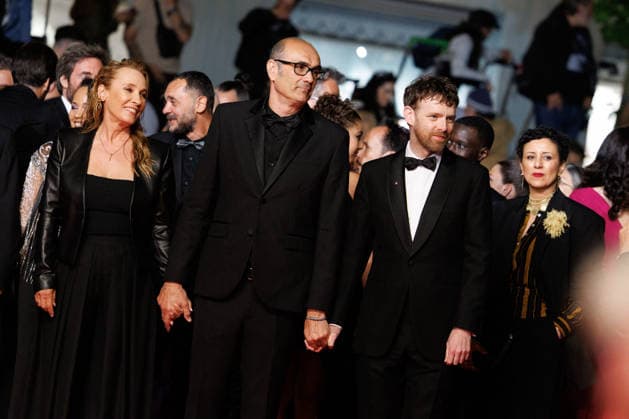 Emmanuelle Bercot, Vincent Garenq, Antoine Reinartz, Mounira Barbouch Montée des marches du film Labandon lors du 79ème Festival International du Film de Cannes, le 13 mai 2026 Jacovides Moreau Bestimage Red carpet for Forsaken at the 79th Cannes International Film Festival on May 13, 2026 Cannes France  Copyright: xJACOVIDES-MOREAUx xBESTIMAGExJACOVIDES-MOREAUx xBESTIMAGEx