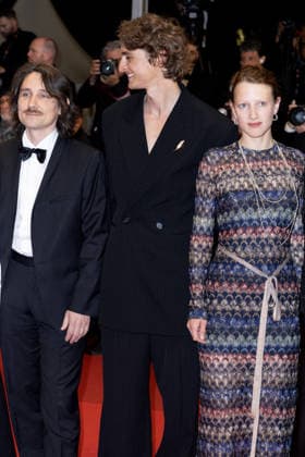 Bérenger Thouin, Vassili Schneider, Yile Yara Vianello, Montée des marches du film Labandon lors du 79ème Festival International du Film de Cannes, le 13 mai 2026 Olivier Borde Bestimage Red carpet for Forsaken at the 79th Cannes International Film Festival on May 13, 2026 Cannes France  Copyright: xOLIVIERxBORDEx xBESTIMAGExOLIVIERxBORDEx xBESTIMAGEx