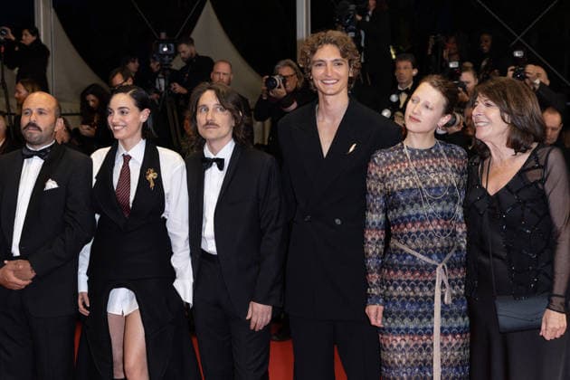 Pierre Antoine Billon, Souheila Yacoub, Bérenger Thouin, Vassili Schneider, Yile Yara Vianello, Enrica Capra Montée des marches du film Labandon lors du 79ème Festival International du Film de Cannes, le 13 mai 2026 Olivier Borde Bestimage Red carpet for Forsaken at the 79th Cannes International Film Festival on May 13, 2026 Cannes France  Copyright: xOLIVIERxBORDEx xBESTIMAGExOLIVIERxBORDEx xBESTIMAGEx