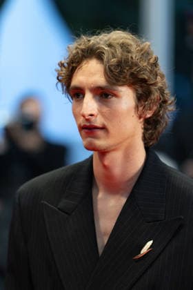Vassili Schneider Montée des marches du film Labandon lors du 79ème Festival International du Film de Cannes, le 13 mai 2026 Olivier Borde Bestimage Red carpet for Forsaken at the 79th Cannes International Film Festival on May 13, 2026  Copyright: xAGENCEx xBESTIMAGExAGENCEx xBESTIMAGEx