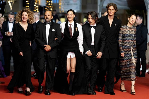 Carine Ruszniewski, Pierre Antoine Billon, Souheila Yacoub, Bérenger Thouin, Vassili Schneider, Yile Yara Vianello Montée des marches du film Labandon lors du 79ème Festival International du Film de Cannes, le 13 mai 2026 Olivier Borde Bestimage Red carpet for Forsaken at the 79th Cannes International Film Festival on May 13, 2026 unknown  Copyright: xAGENCEx xBESTIMAGExAGENCEx xBESTIMAGEx