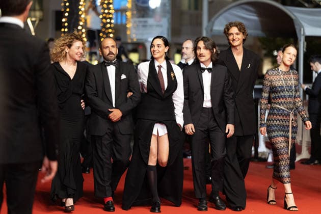 Carine Ruszniewski, Pierre Antoine Billon, Souheila Yacoub, Bérenger Thouin, Vassili Schneider, Yile Yara Vianello Montée des marches du film Labandon lors du 79ème Festival International du Film de Cannes, le 13 mai 2026 Olivier Borde Bestimage Red carpet for Forsaken at the 79th Cannes International Film Festival on May 13, 2026 unknown  Copyright: xAGENCEx xBESTIMAGExAGENCEx xBESTIMAGEx