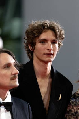 Vassili Schneider Montée des marches du film Labandon lors du 79ème Festival International du Film de Cannes, le 13 mai 2026 Olivier Borde Bestimage Red carpet for Forsaken at the 79th Cannes International Film Festival on May 13, 2026  Copyright: xAGENCEx xBESTIMAGExAGENCEx xBESTIMAGEx