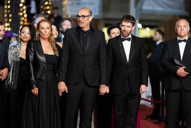 Emmanuelle Bercot, Vincent Garenq et Antoine Reinartz Montée des marches du film Labandon lors du 79ème Festival International du Film de Cannes, le 13 mai 2026 Olivier Borde Bestimage Red carpet for Forsaken at the 79th Cannes International Film Festival on May 13, 2026 unknown  Copyright: xAGENCEx xBESTIMAGExAGENCEx xBESTIMAGEx