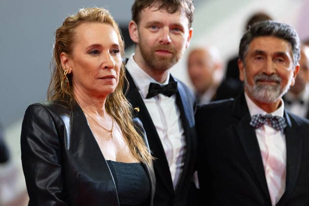 Emmanuelle Bercot, Antoine Reinartz, Azize Kabouche Montée des marches du film Labandon lors du 79ème Festival International du Film de Cannes, le 13 mai 2026 Olivier Borde Bestimage Red carpet for Forsaken at the 79th Cannes International Film Festival on May 13, 2026 unknown  Copyright: xAGENCEx xBESTIMAGExAGENCEx xBESTIMAGEx