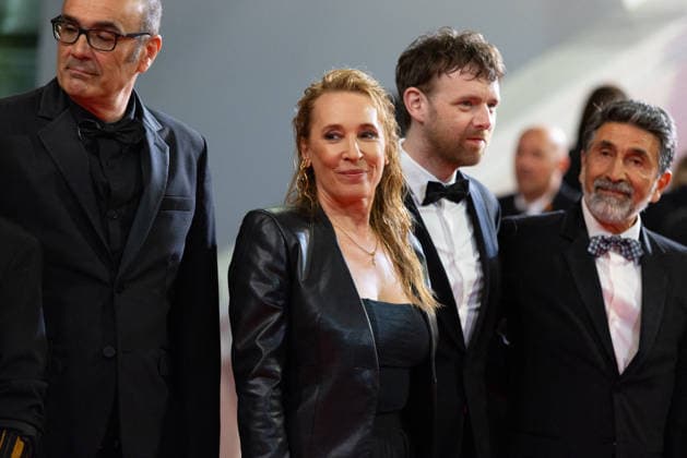 Vincent Garenq, Emmanuelle Bercot, Antoine Reinartz, Azize Kabouche Montée des marches du film Labandon lors du 79ème Festival International du Film de Cannes, le 13 mai 2026 Olivier Borde Bestimage Red carpet for Forsaken at the 79th Cannes International Film Festival on May 13, 2026 unknown  Copyright: xAGENCEx xBESTIMAGExAGENCEx xBESTIMAGEx
