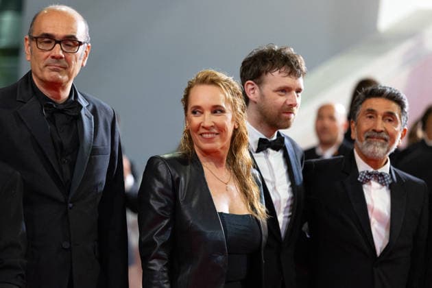 Vincent Garenq, Emmanuelle Bercot, Antoine Reinartz, Azize Kabouche Montée des marches du film Labandon lors du 79ème Festival International du Film de Cannes, le 13 mai 2026 Olivier Borde Bestimage Red carpet for Forsaken at the 79th Cannes International Film Festival on May 13, 2026 unknown  Copyright: xAGENCEx xBESTIMAGExAGENCEx xBESTIMAGEx