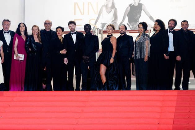 François Kraus, guest, Emmanuelle Bercot, Vincent Garenq, Mounira Barbouch, Antoine Reinartz, Diamadoua Sissoko, Emma Boumali, guest, Sandy Lewis Godefroy, Ahlam Slama, guest, Nedjim Bouizzoul Montée des marches du film Labandon lors du 79ème Festival International du Film de Cannes, le 13 mai 2026 Olivier Borde Bestimage Red carpet for Forsaken at the 79th Cannes International Film Festival on May 13, 2026 unknown Copyright: xAGENCEx xBESTIMAGExAGENCEx xBESTIMAGEx
