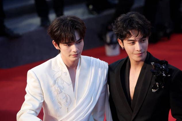 He Yan Chao et He Chang Xi Montée des marches du film Labandon lors du 79ème Festival International du Film de Cannes, le 13 mai 2026 Jacovides Moreau Bestimage Red carpet for Forsaken at the 79th Cannes International Film Festival on May 13, 2026 Cannes France  Copyright: xJACOVIDES-MOREAUx xBESTIMAGExJACOVIDES-MOREAUx xBESTIMAGEx